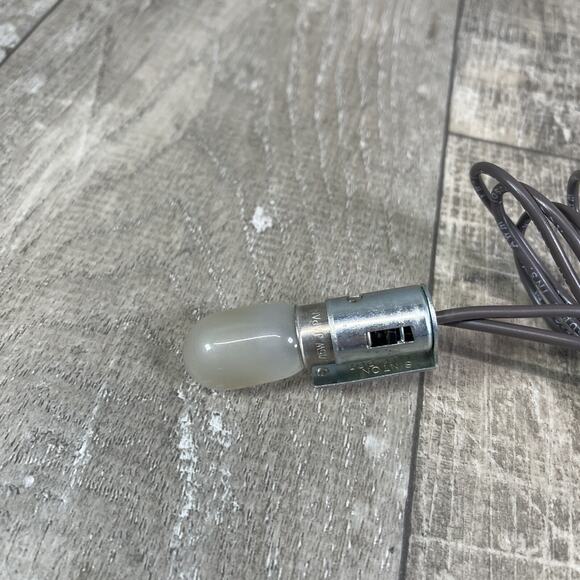 VINTAGE Singer Model 6267 Sewing Machine Replacement Light Socket - Picture 2 of 3